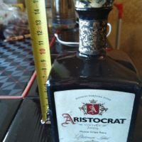 Празно шише от ракия аристократ ( Aristocrat ) 500 ml., снимка 2 - Буркани, бутилки и капачки - 36481324
