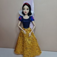 Оригинална кукла Снежанка и седемте джуджета - чупещи стави - Дисни Стор Disney Store, снимка 3 - Кукли - 39147634