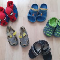 Детски чехли и сандали и обувки