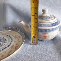 Миниатюрен порцеланов  чайник с поднос, снимка 7 - Други ценни предмети - 35305653