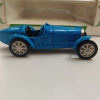 Метална количка Bugatti type 35 Corgi 1:43, снимка 5 - Колекции - 35031404