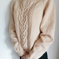 Ръчно плетен пуловер с аранови елементи , снимка 5 - Блузи с дълъг ръкав и пуловери - 23873451