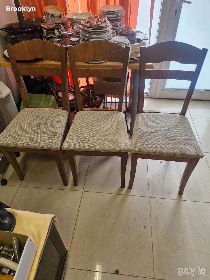 Продават си дървени трапезни столове, снимка 1