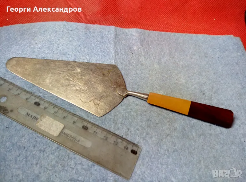 СТАРИННА БРОНЗОВА ДЕБЕЛО ПОСРЕБРЕНА ЛОПАТКА за СЕРВИРАНЕ на ТОРТА с КЕХЛИБАРЕНА ДРЪЖКА КЕХЛИБАР, снимка 1