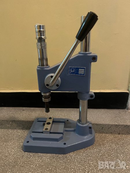 Продавам машина за капси и копчета , снимка 1