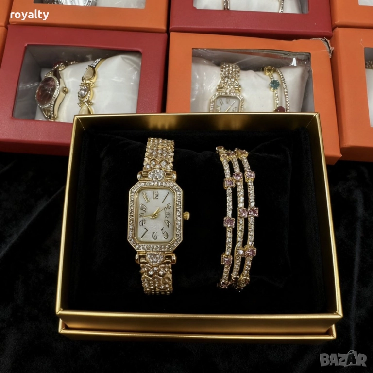Луксозен дамски комплект: часовник и гривни в златист цвят, снимка 1