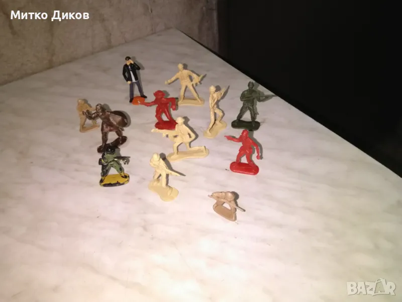 Сет пластмасови войници 12броя, снимка 1