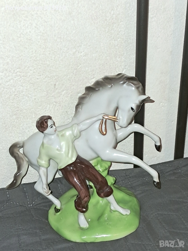 Продавам БГ порцеланова фигура , снимка 1