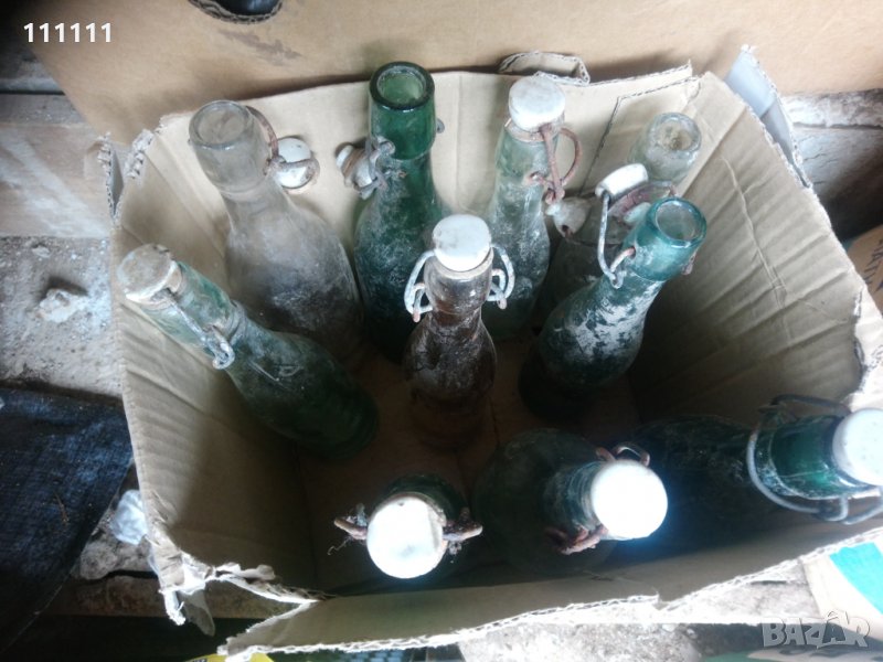 Стъклени шишета с порцеланови тапи стари за колекционери. Има шишета с надписи на стъклото. , снимка 1