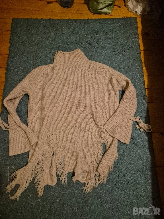 бежов пуловер с дупки Радис, снимка 1
