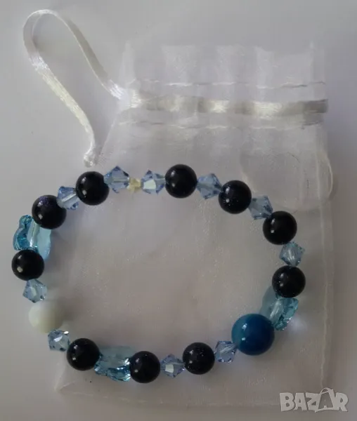 Гривна с естествени сини камъни и кристали Сваровски елементи, снимка 1