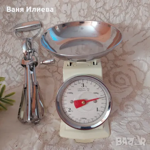 Ретро кухненска везна и ръчен миксер , снимка 2 - Аксесоари за кухня - 48713775