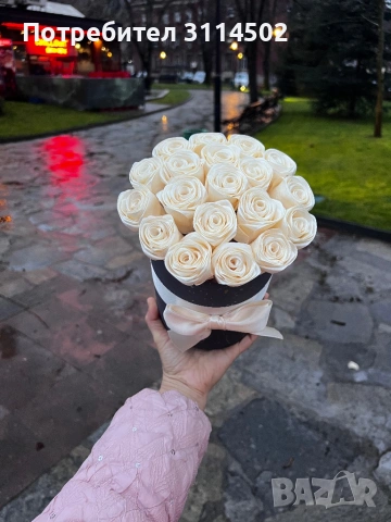 Елегантна кутия с 19 рози, снимка 4 - Подаръци за жени - 53588914
