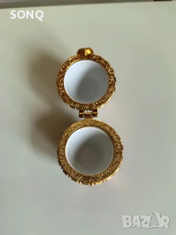 Прекрасна Порцеланова Кутия За Бижута-Яйце, снимка 5 - Антикварни и старинни предмети - 49903267