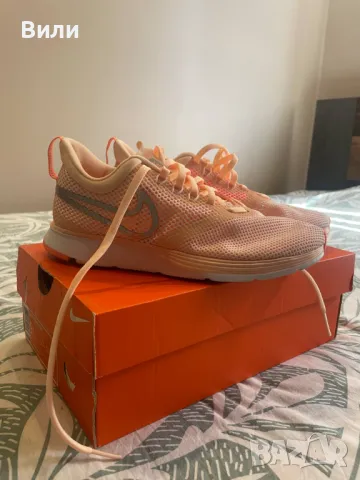 Nike Дамски маратонки, снимка 1 - Маратонки - 50332035