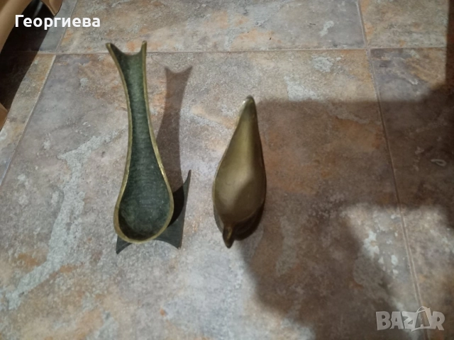 Две поставка за лули от месинг 