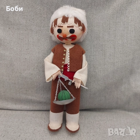 Стара Соц Българска Битова Голяма Кукла Бостанджия  - 34см, снимка 2 - Колекции - 51786257