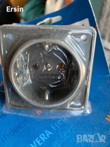 Чисто нов Контакт за вграждане BERKER  цена за брой 12.00 лева (имам налични бройки), снимка 1