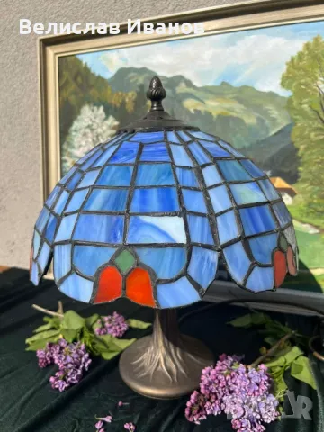 Приказна витражна лампа Tiffany.С маркировка. Отлично състояние. Работеща., снимка 5 - Настолни лампи - 50026083