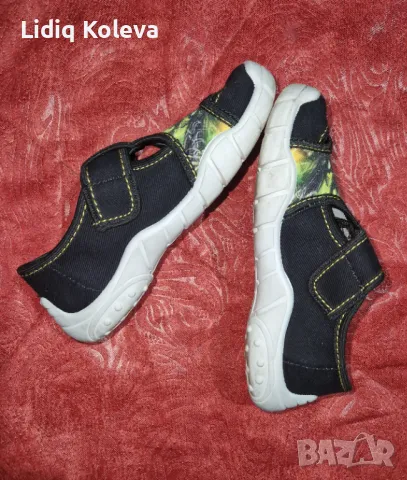 Детски пантофки в зелено и черно, снимка 2 - Детски пантофи - 48723645