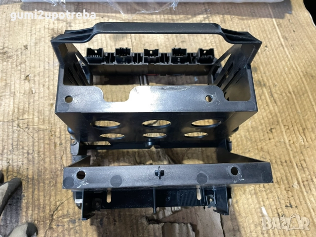 Рамка с Бутони за Навигация 7l5857093C Porsche Cayenne S 4.5 2005г 9PA, снимка 4 - Части - 52435782