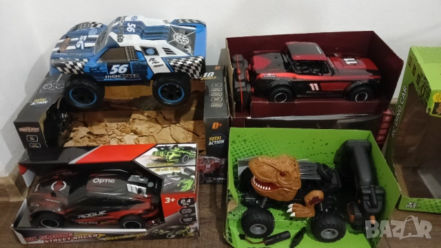 4броя детски коли с дистанционно управление rc джип динозавър състезателна кола бъги звук светлини 2, снимка 2 - Коли, камиони, мотори, писти - 53481573