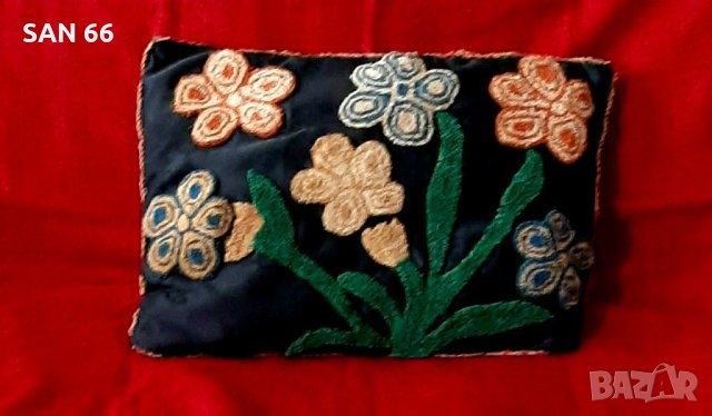 Възглавничка с пълнеж и автентична украса и ширит, снимка 1 - Декорация за дома - 43905232