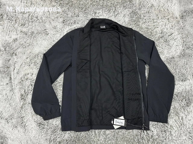 Чисто ново яке EA7 Emporio Armani, Размер XL, снимка 3 - Якета - 52382785