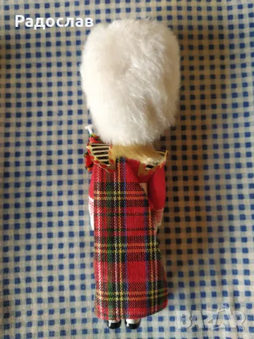 колекционерски кукли Шотландски гвардейци , снимка 5 - Други - 49686386