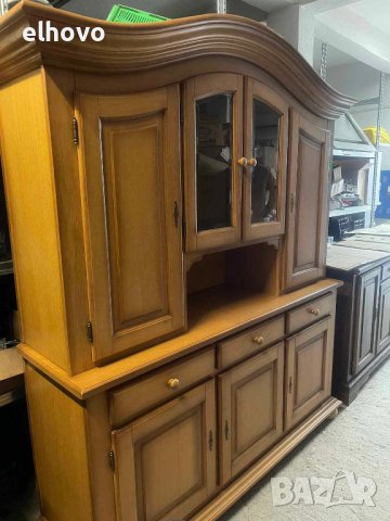 Трапезен бюфет-витрина