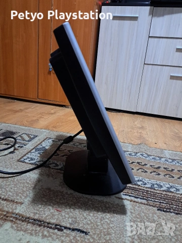 монитор hp напълно здрав просто не го ползвам вече, снимка 2 - Работни компютри - 53459166