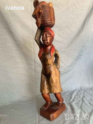 дървена фигура статуетка