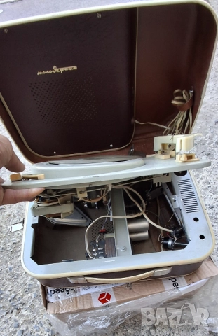 Антикварни грамофони-куфари Fonica, Petti, Молодежний и други, снимка 16 - Грамофони - 52830026