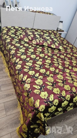 Луксозно шалте за спалня с възглавнички и салфетки