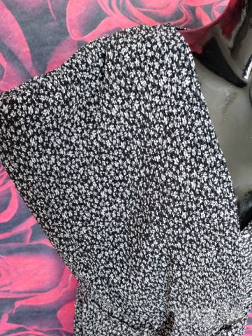 Нова Черно-бяла рокля Солей плисе под коляното 2ХЛ Намалена от 60 лв , снимка 4 - Рокли - 37747801