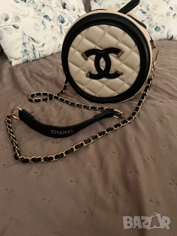 Chanel кръгла чантичка, снимка 6 - Чанти - 53032163