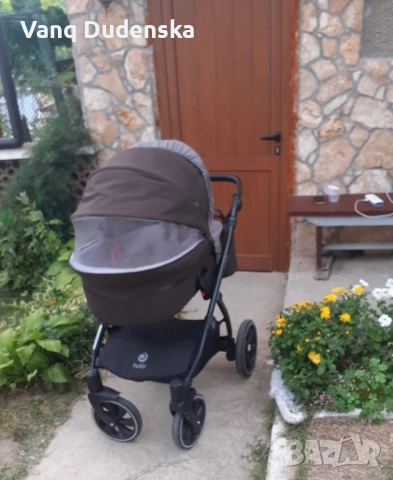 Продавам бебешка количка с два коша