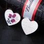 Монета сърце с червени рози и надпис " обичам те " на различни езици , Св. Валентин , 8 март влюбени