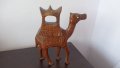 Ръчно изработена дървена фигура - камила
