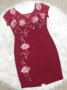 РАЗКОШНА! ВПЕЧАТЛЯВАЩА! УНИКАЛНА червена рокля по тялото с тюл, дантела и камъчета по нея, снимка 1 - Рокли - 42999178