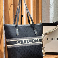 Дамска чанта Gucci, снимка 1 - Чанти - 44898942