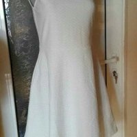 Бяла релефна рокля на H&M👗🌹L/XL👗🌹арт.306, снимка 1 - Рокли - 33138250
