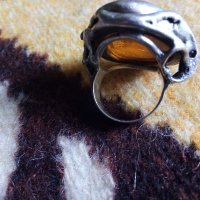 Авторски стар зашеметяващ сребърен пръстен с  натурален кехлибар, снимка 5 - Пръстени - 26300164