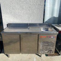 Професионална хладилна маса с мивка, снимка 1 - Обзавеждане на кухня - 43184467