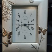 Часовник , снимка 1 - Антикварни и старинни предмети - 32736394