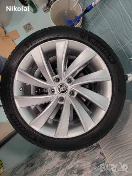 Алуминиеви джанти Pegasus 18“ Superb III, 8,0J x 18" ET 44

Подарък гуми 235х45х18, снимка 1