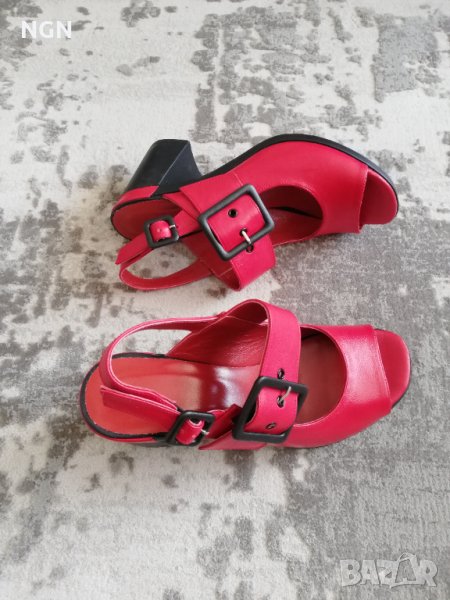 Модерни дамски сандали в червен цвят. Промо цена само 69.00 лева. , снимка 1