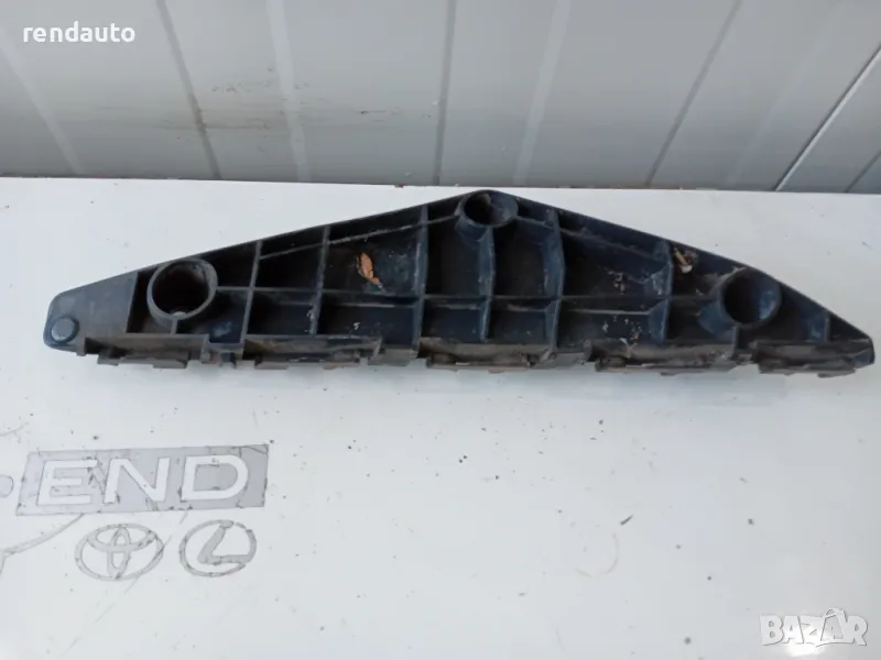 52535-05040 Десен държач предна броня Toyota Avensis Station Wagon T27 Face 2012-2015, снимка 1