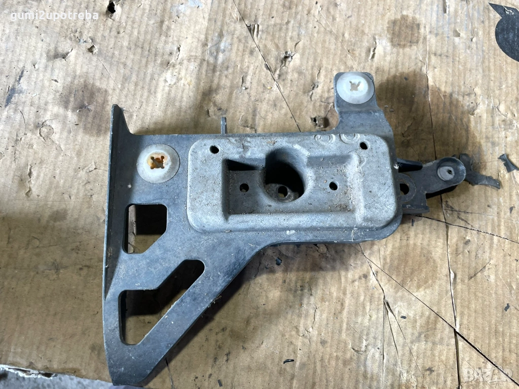 Скоба Държач Дясна Страна 7p5802830A Porsche Cayenne 3.0D 92A/EG22/2012, 25 €, снимка 1