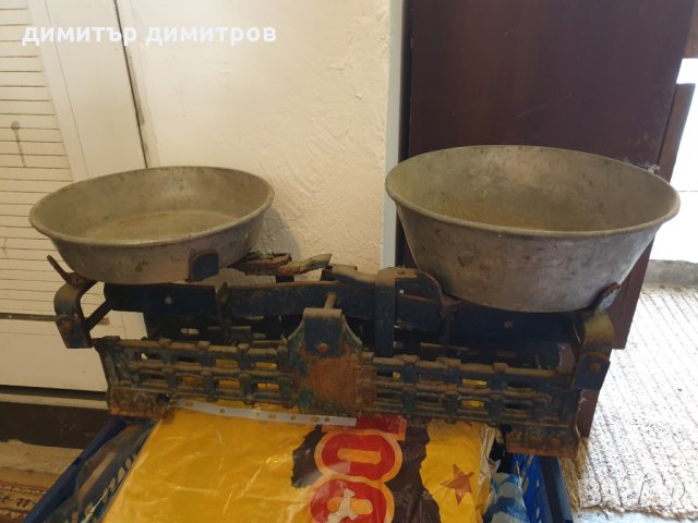 Кантар-везна стара в автентично състояние(работеща)